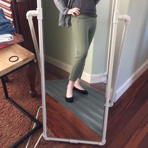 Lysse olive green cropped pants